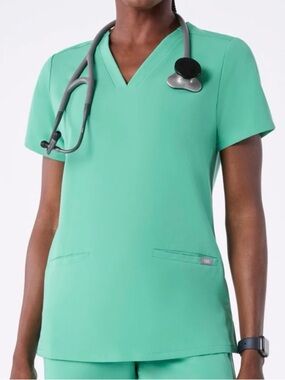 FIGS Women's Casma Three Pocket Scrub Top | Size S